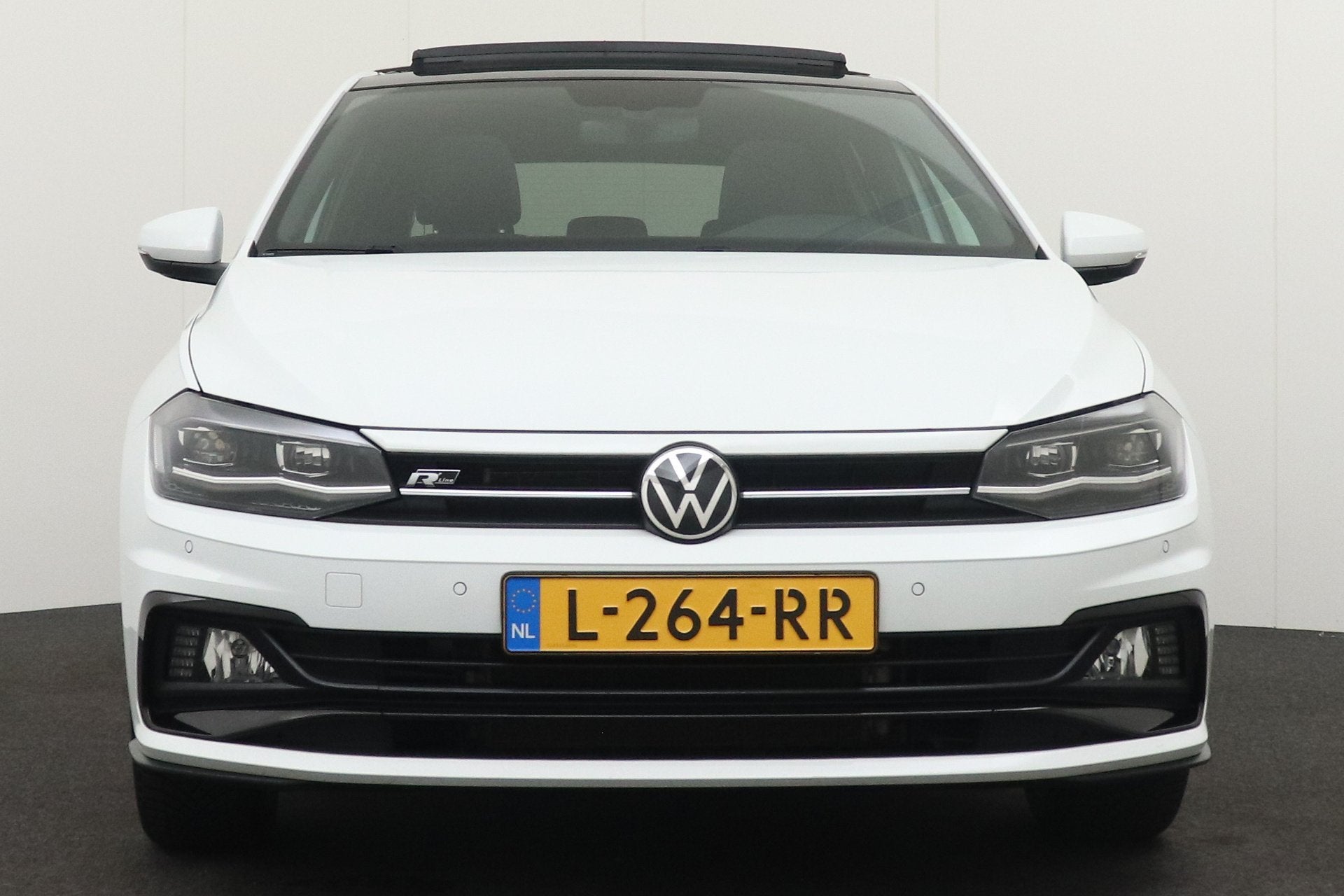 Volkswagen Polo 1.0 TSI 96 PK Aut 3x R-Line Pano-dak Beats-A, Auto's, Dealer onderhouden, 1096 kg, Alcantara, Origineel Nederlands
