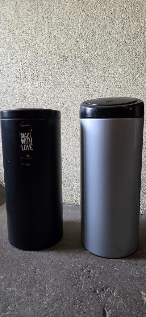 2 Brabantia vuilnisbakken (touch bin), Huis en Inrichting, Woonaccessoires | Prullenbakken, Ophalen, Gebruikt, 50 tot 75 cm, Rvs