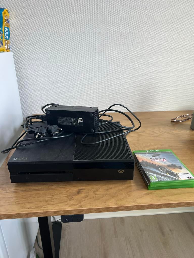 Xbox One met kabels en een spel, Spelcomputers en Games, Spelcomputers | Xbox One, Ophalen, Xbox One, Zonder controller, 1 TB