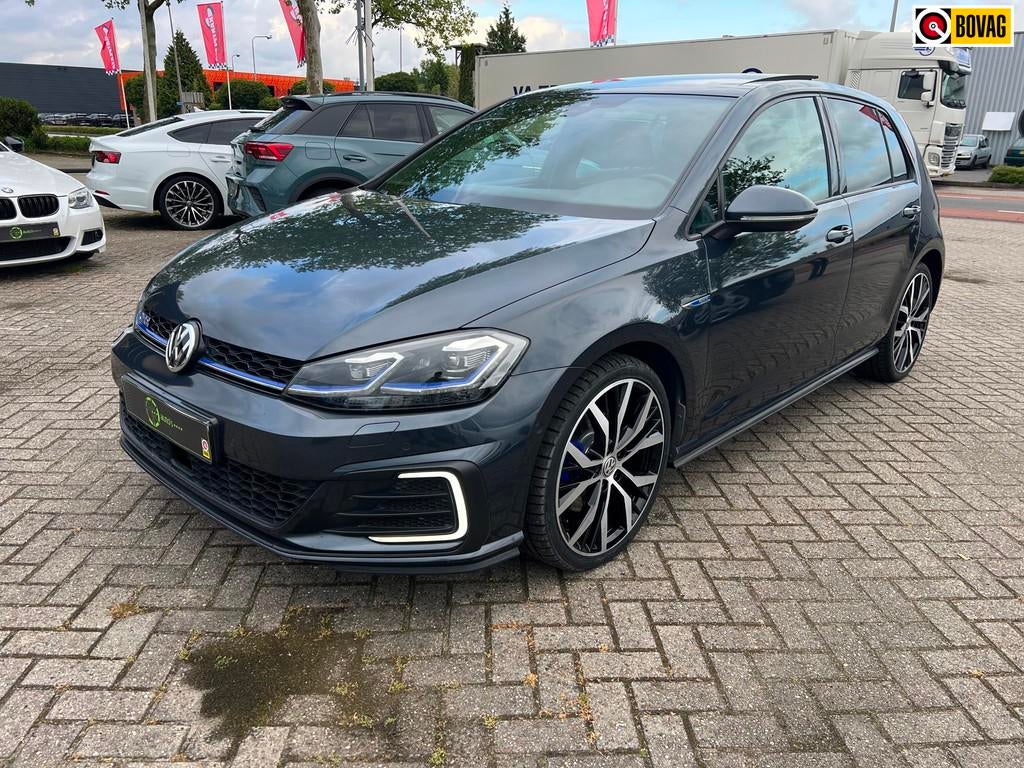 Volkswagen Golf 1.4 TSI GTE, Gebruikt, Zwart, 4 cilinders, Blauw