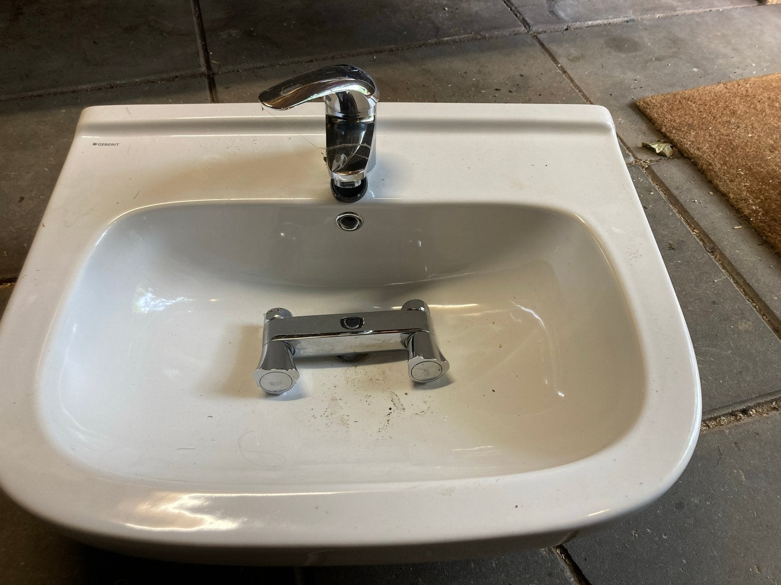Wastafel Geberit met Grohe mengkraan, Ophalen, Gebruikt, Chroom, Wastafel