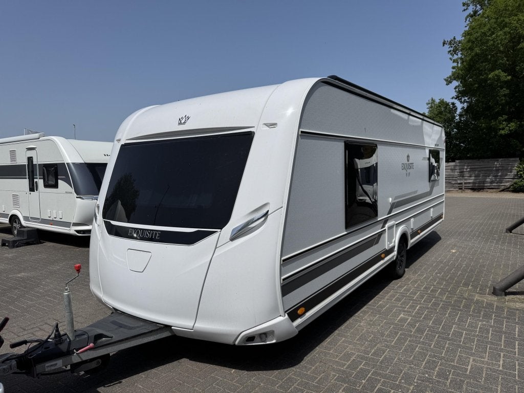 LMC Exquisite 595 VIP 2024 | Vrijst. Queensbed | Voortent, Caravans en Kamperen, Caravans, Rondzit, Schokbreker, Bedrijf, 5 tot 6 meter