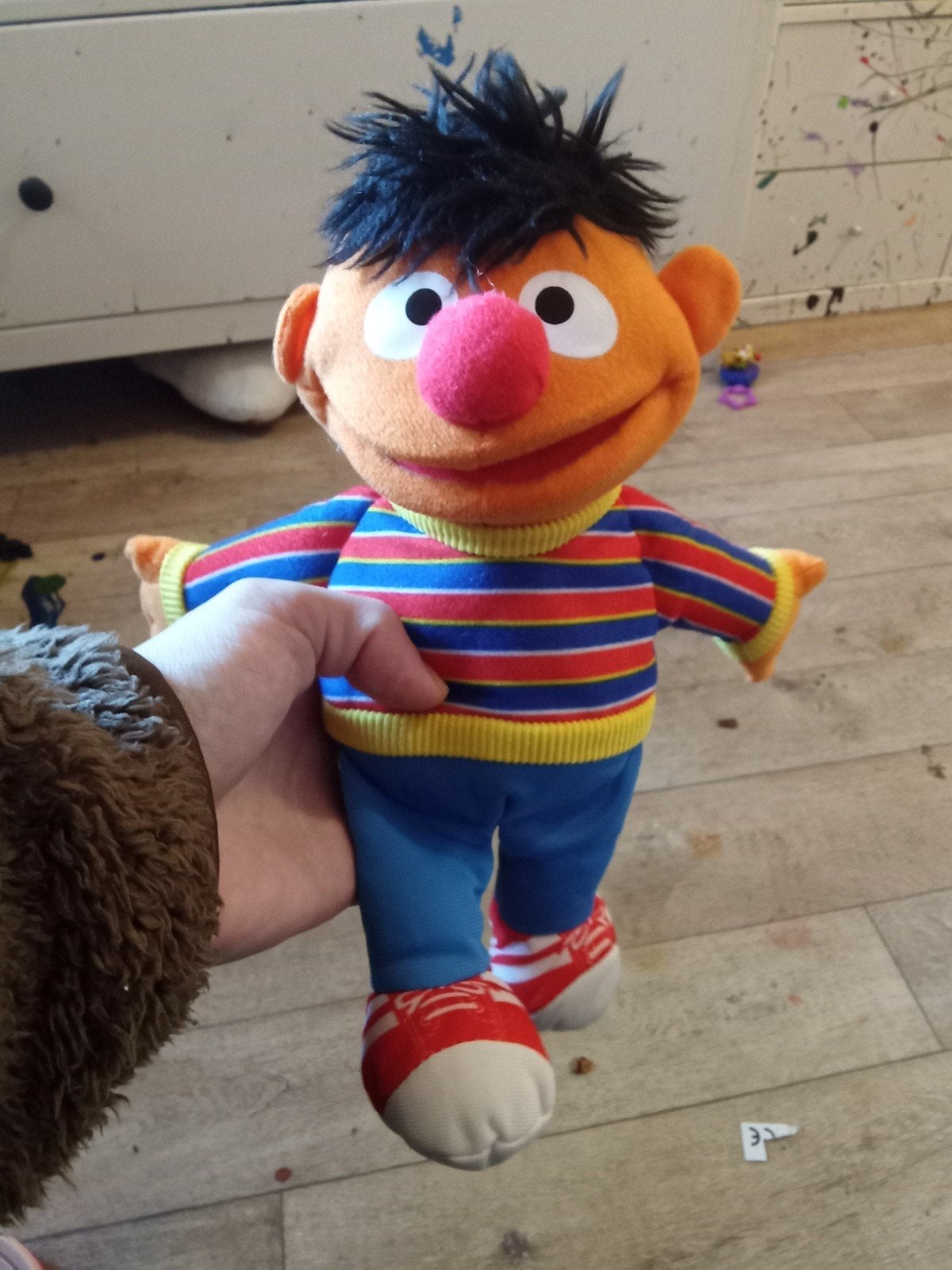 Sesamstraat Ernie knuffel 22cm kleur oranje rood blauw wit, Verzamelen, Efteling, Ophalen of Verzenden, Zo goed als nieuw, Beeldje of Poppetje