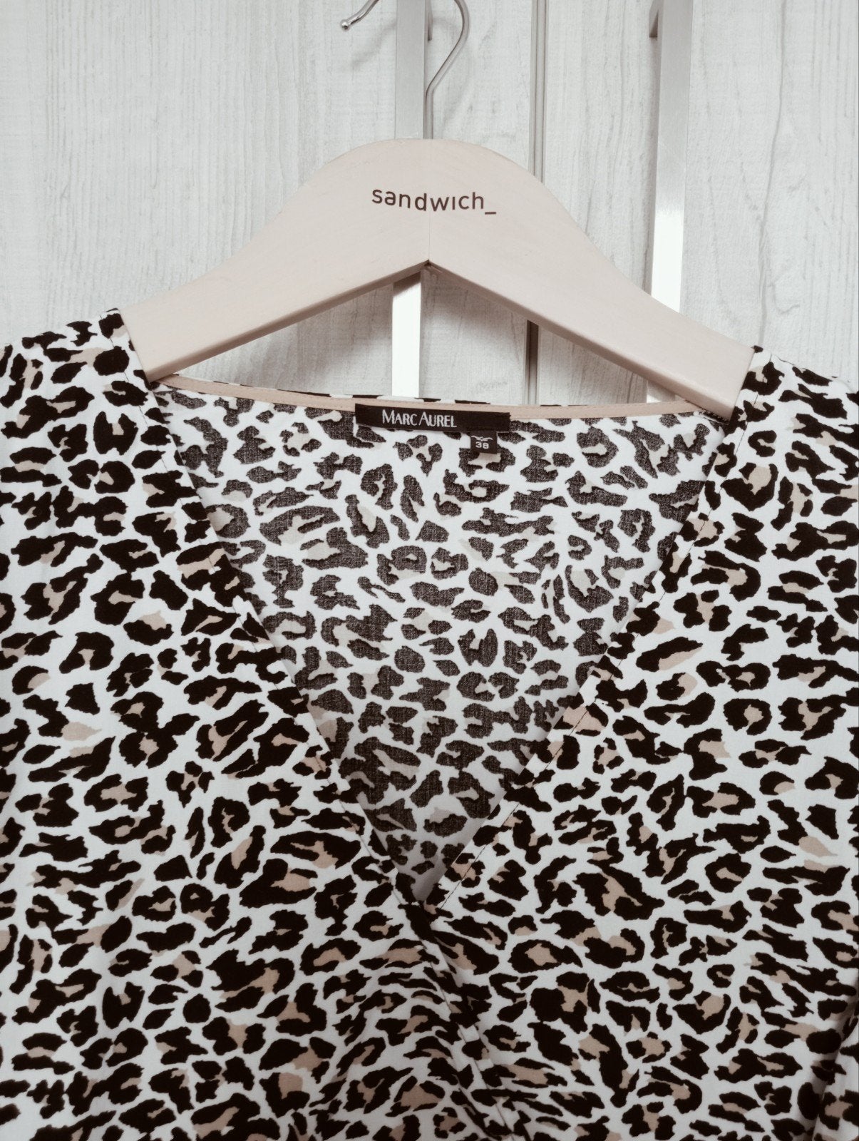 Marc Aurel overslag blouse maat 38 panterprint nieuwstaat, Kleding | Dames, Blouses en Tunieken, Maat 38/40 (M), Ophalen of Verzenden