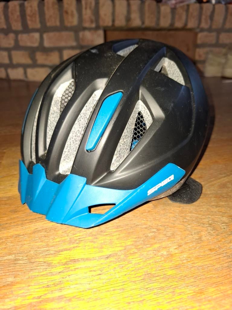 Mooie fietshelm kind, Fietsen en Brommers, Fietsaccessoires | Fietshelmen, Overige maten, Ophalen of Verzenden, Jongen, Gebruikt