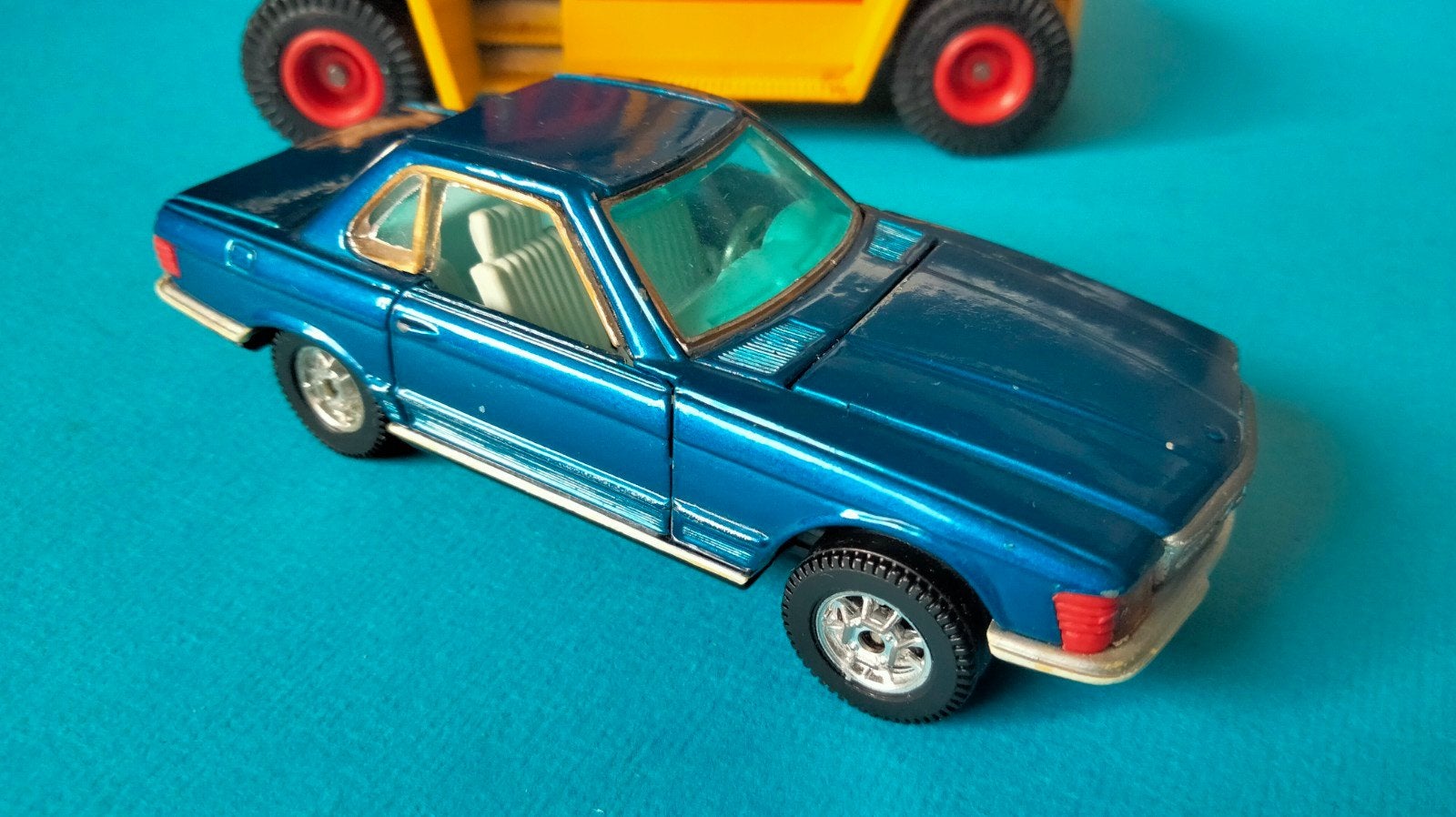 Corgi Toys Mercedes-Benz 350 SL - Blauw (Whizzwheels), Hobby en Vrije tijd, Ophalen of Verzenden, Gebruikt, Auto, Corgi