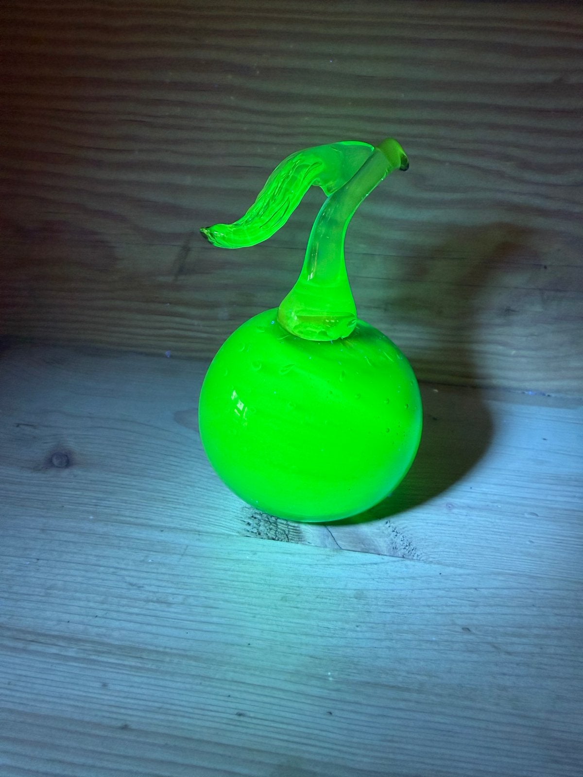 Uranium glass apple, Ophalen of Verzenden