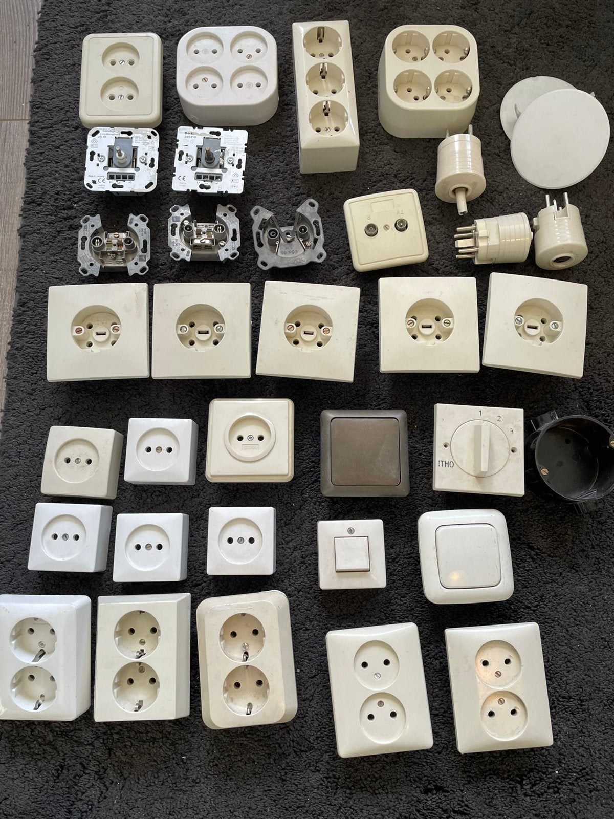 Diverse schakelmateriaal, Ophalen, Zo goed als nieuw, Stopcontact