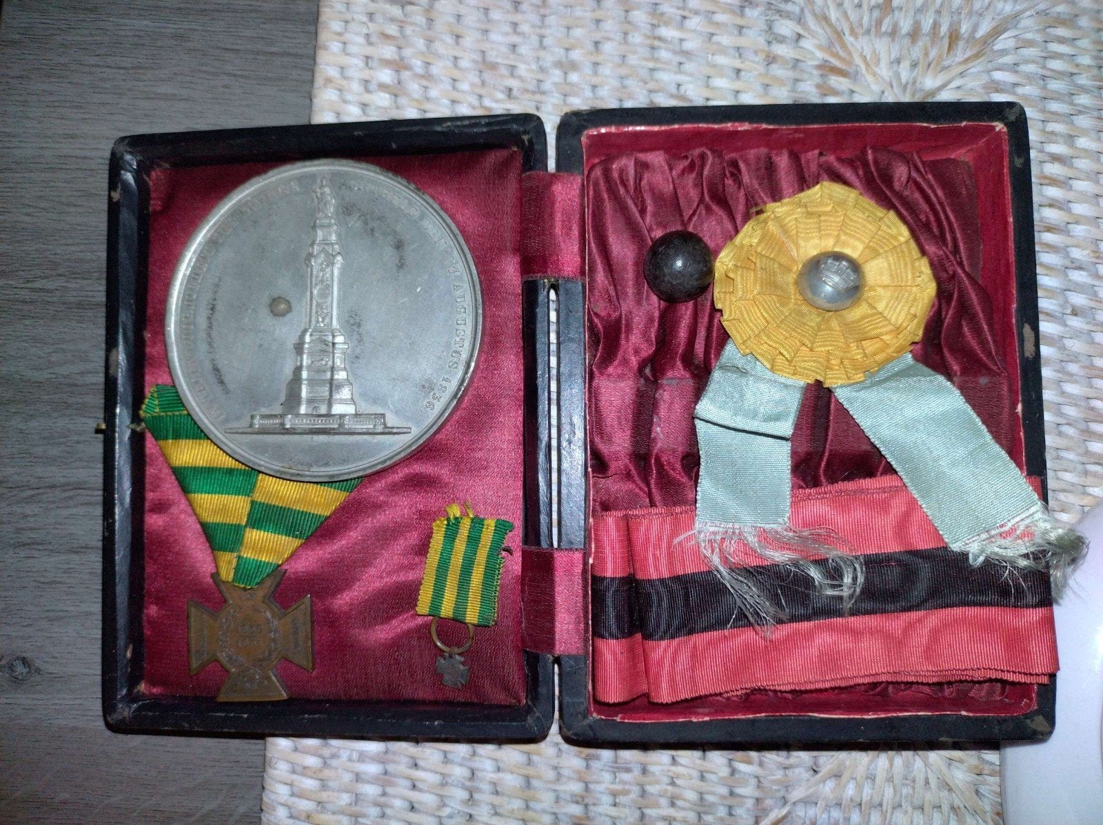 Militaria- en Veteranenensemble Metalen Kruis Vrijwilliger, Verzamelen, Militaria | Algemeen, Ophalen of Verzenden, Overige soorten