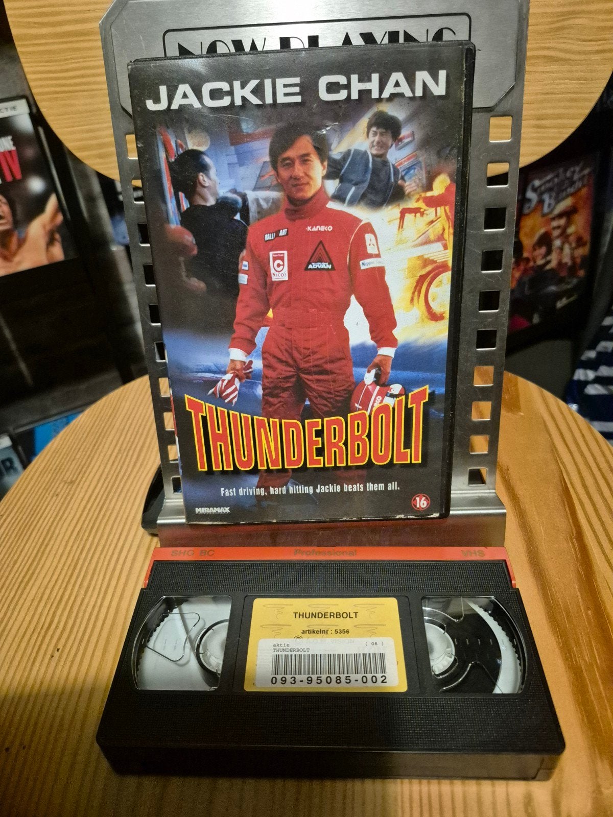 VHS Thunderbolt (Jackie Chan) - Originele Videotheek Uitgave, Vanaf 16 jaar, Nederlands ondertiteld, Ophalen of Verzenden, Actie en Avontuur