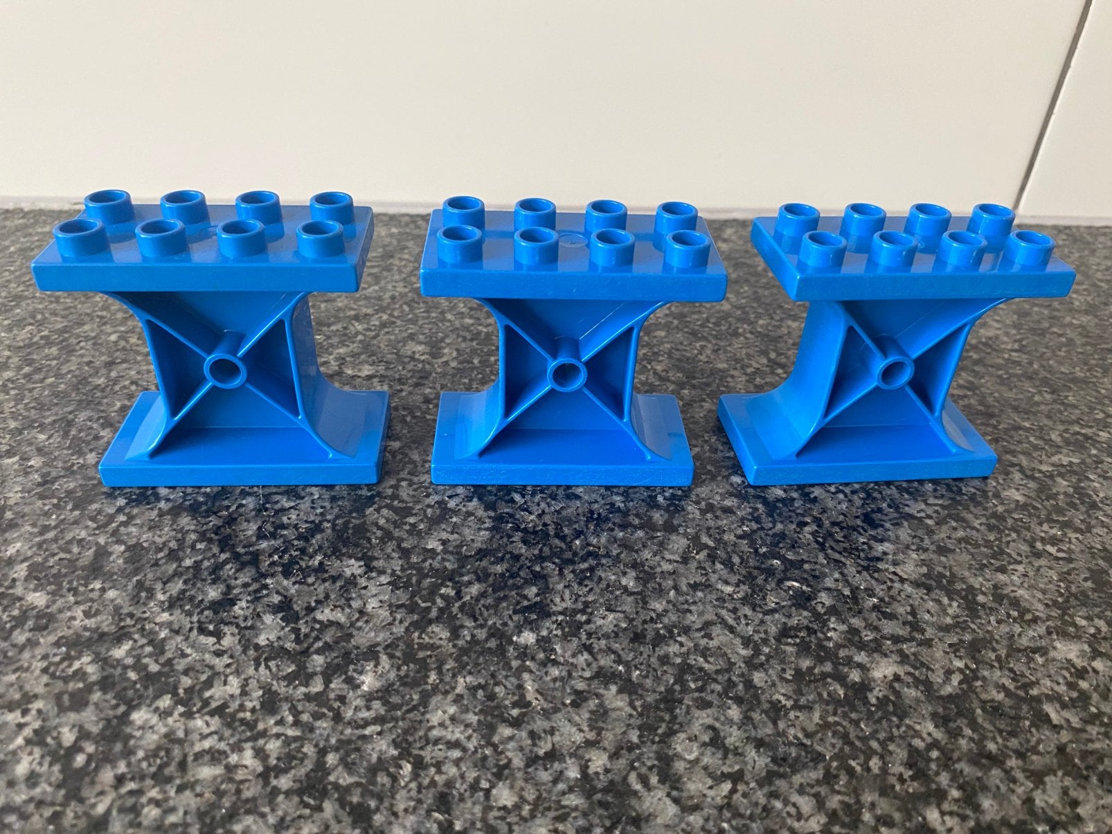 LEGO Duplo steunpilaar blauw 2x4x3 - Bruggen/Kranen, Ophalen of Verzenden, Zo goed als nieuw, Complete set, Duplo