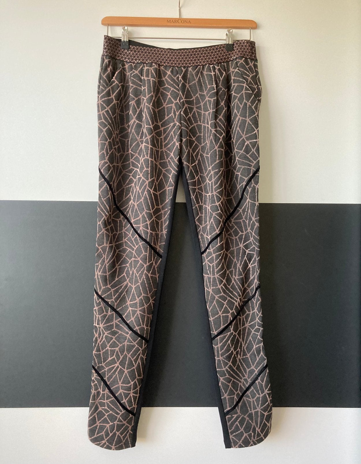 Nieuwe Aparte Broek NÜ (M), Ophalen of Verzenden, Zo goed als nieuw, Zwart, Lang