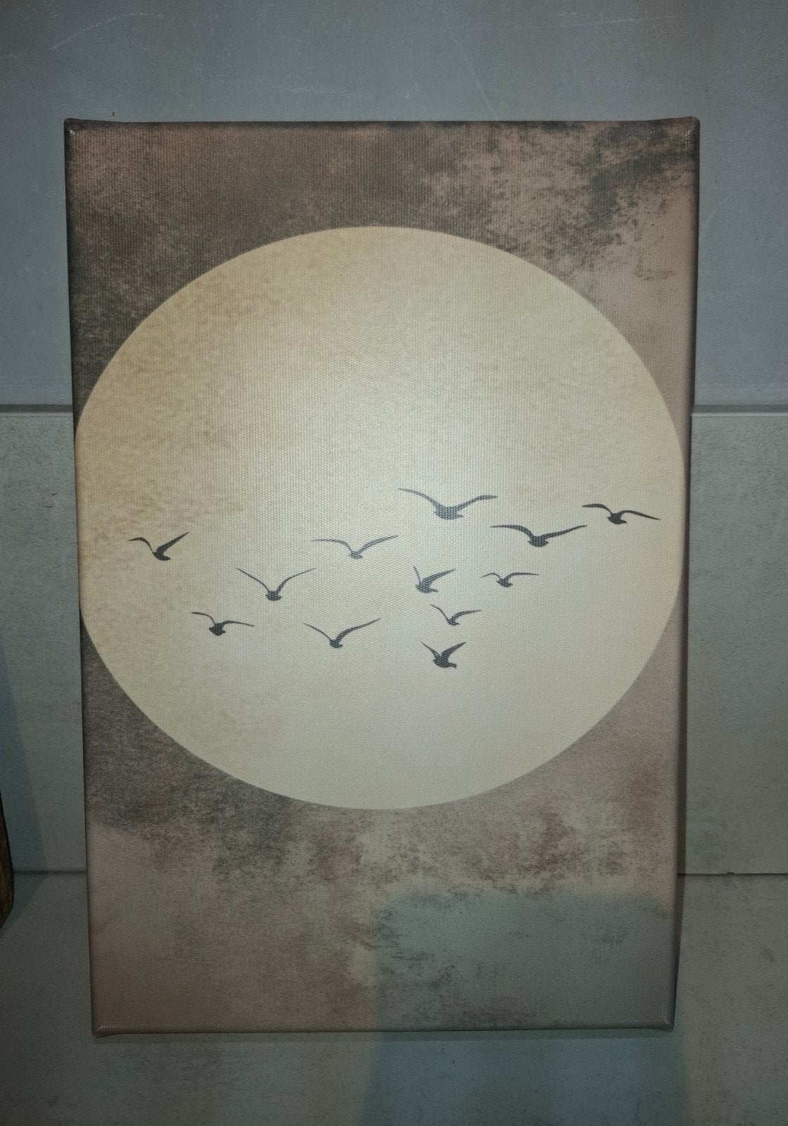 Taupe beige canvas schilderij van vogels en volle maan, Minder dan 50 cm, Ophalen of Verzenden, Zo goed als nieuw, Schilderij