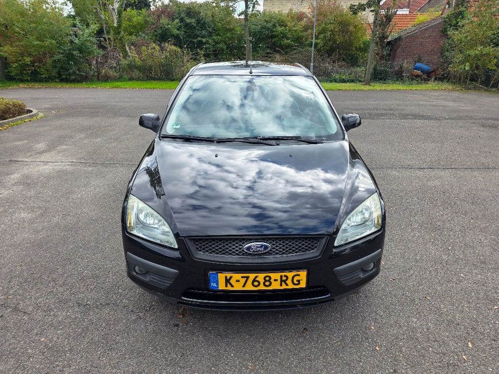 Ford Focus 1.6 85KW 5D 2006 Zwart, Auto's, 1596 cc, 625 kg, 4 cilinders, Leder en Stof