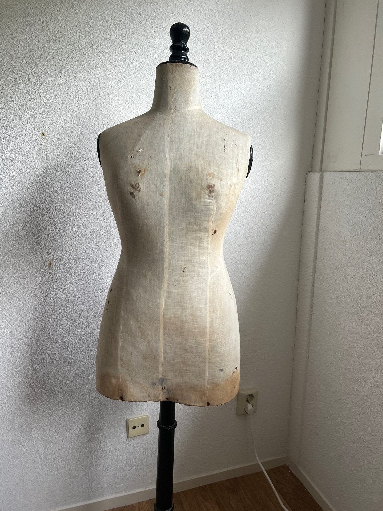 Antieke paspop/mannequin, Ophalen