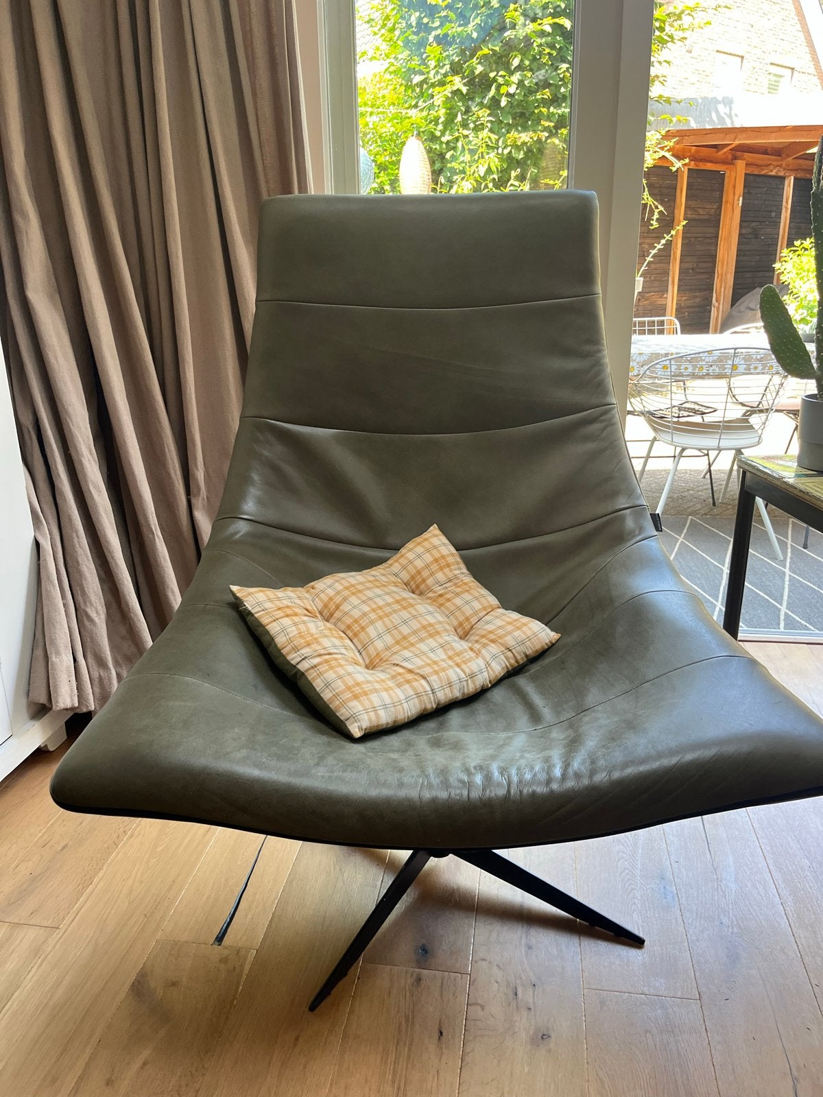 Design fauteuil van Bodilson, Huis en Inrichting, Ophalen, Gebruikt, Leer, 75 tot 100 cm