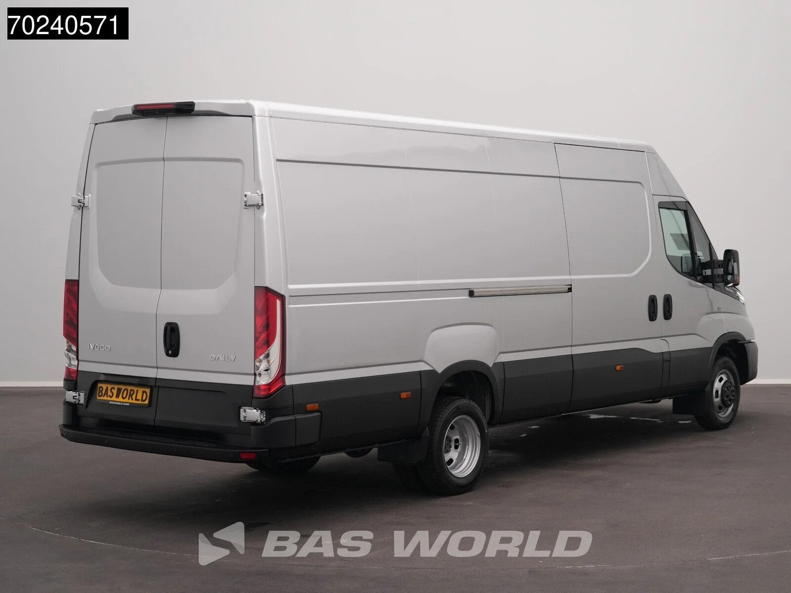 Iveco Daily 35C18 BPM VRIJ! 3.0L Automaat L3H2 180PK Dubbell, Auto's, Bestelauto's, Automaat, Stof, Euro 6, 4 cilinders