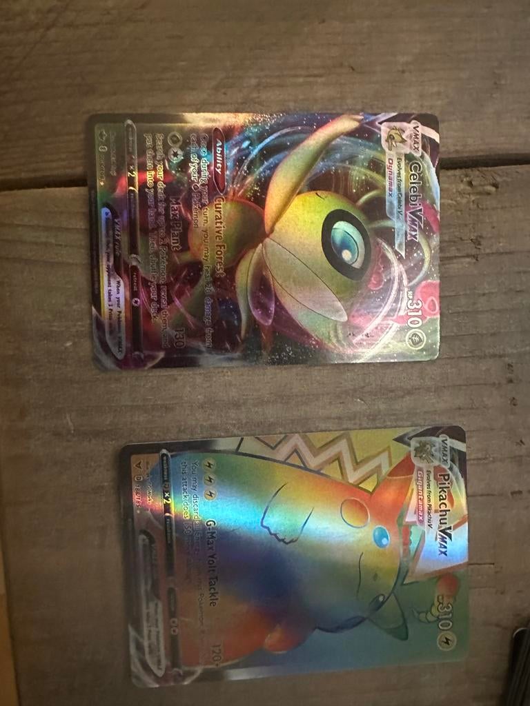 Pokémon Kaarten: Celebi VMAX & Pikachu VMAX (Rainbow Rare ), Hobby en Vrije tijd, Verzamelkaartspellen | Pokémon, Ophalen of Verzenden