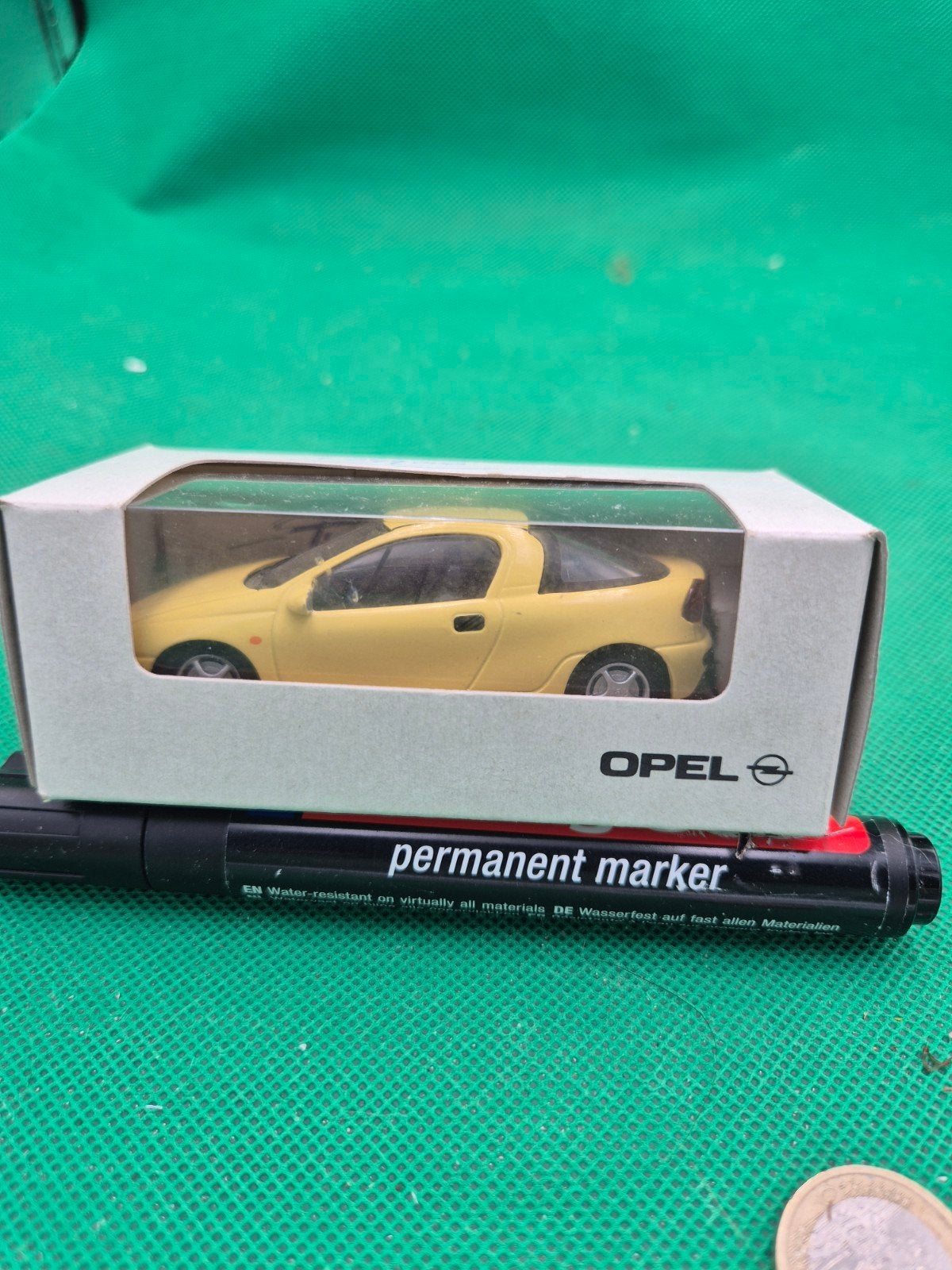 44 opel tigra 1/43 Schuco, Ophalen of Verzenden, Zo goed als nieuw, Auto, Schuco