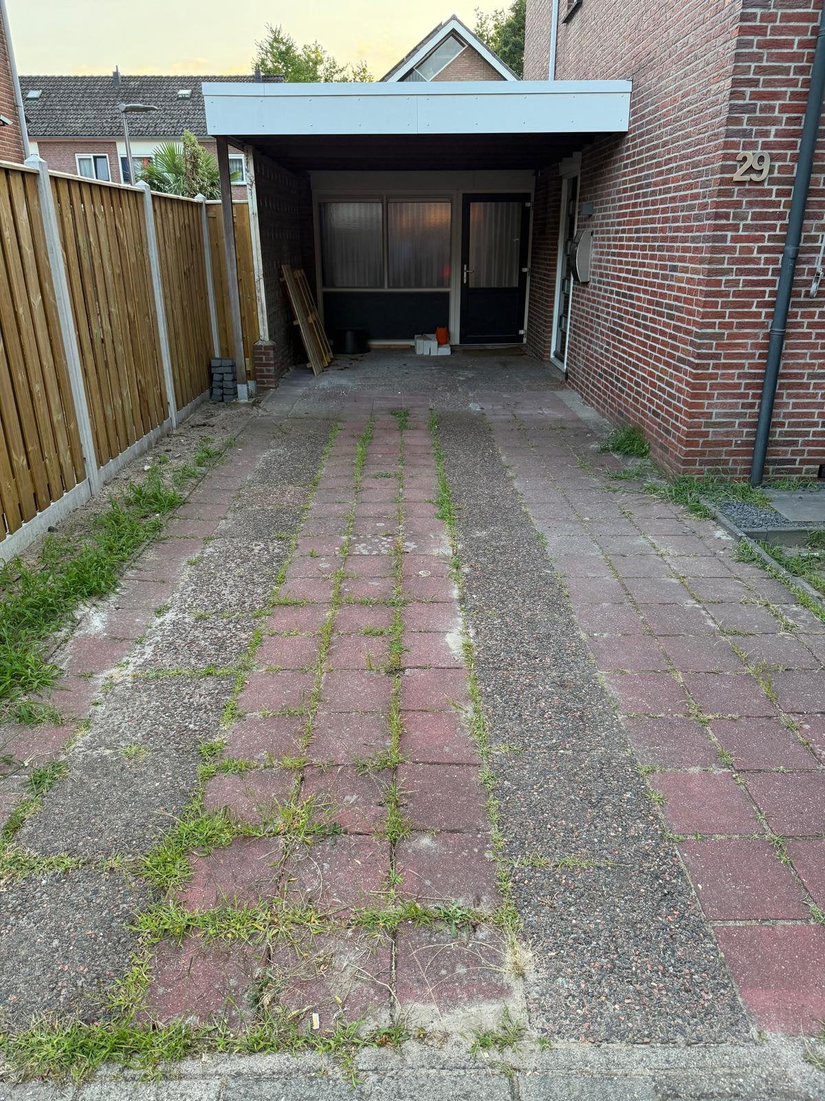 Gratis af te halen grindtegels met (rode) trottoirtegels, Tuin en Terras, Tegels en Klinkers, Ophalen, Gebruikt, Beton, Klinkers