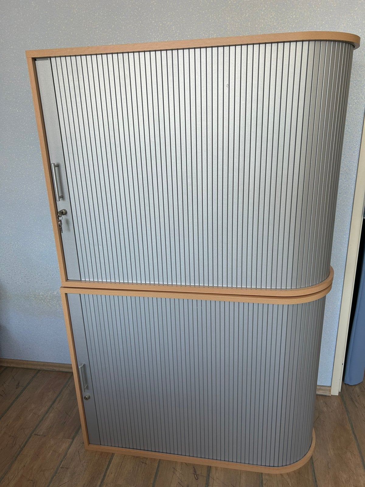 Twee roldeur kasten zeer netjes! Prijs is per kast, Huis en Inrichting, Kasten | Roldeurkasten en Archiefkasten, Ophalen, 50 tot 100 cm