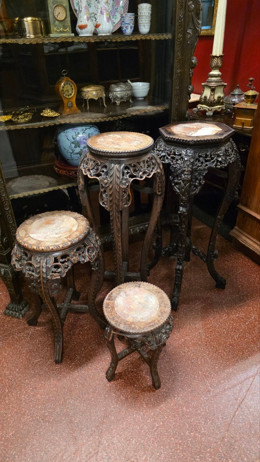 verzameling antieke Chinese bijzettafels/hockers, Ophalen