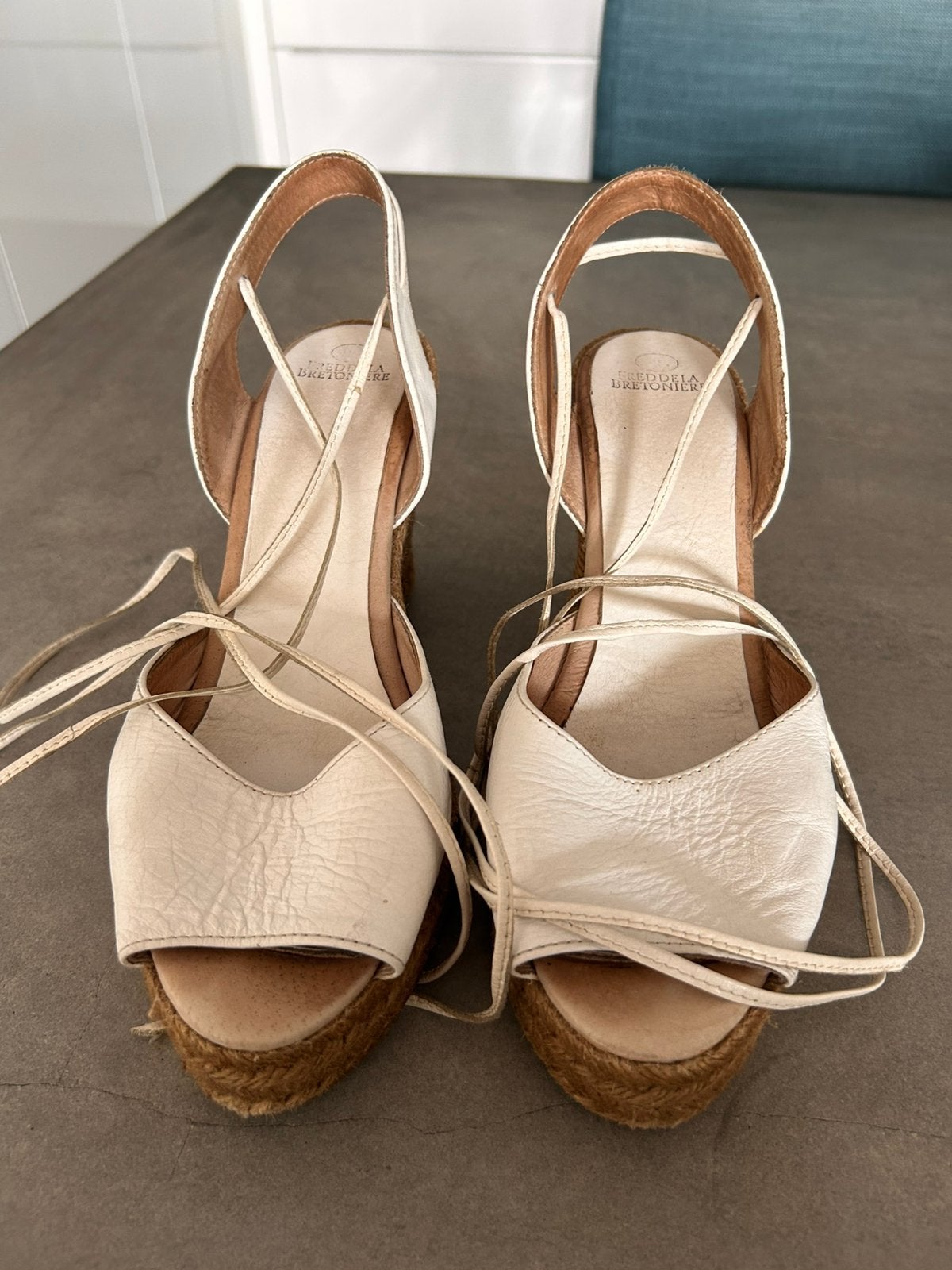 Witte espadrilles Fred de la Bretonniere, Ophalen of Verzenden, Gedragen, Wit, Sandalen of Muiltjes