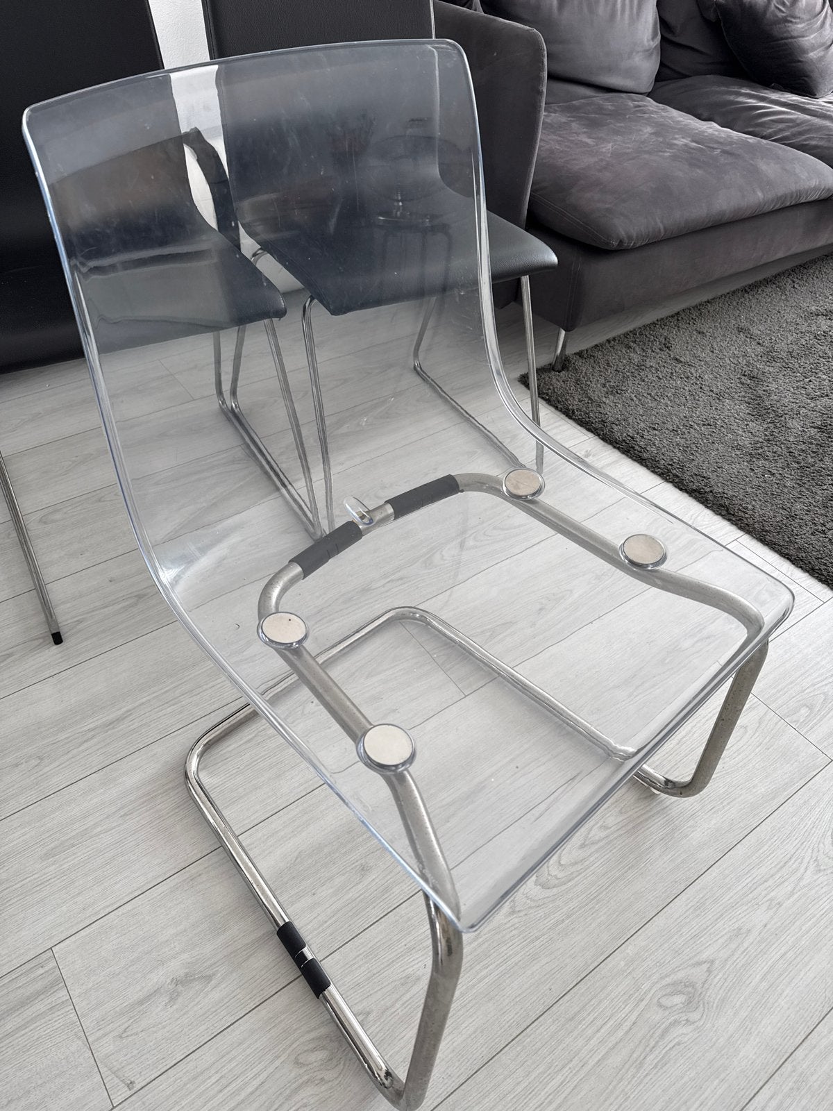 Moderne ikea eetkamerstoelen: 2x zwart leer, 1x transparant, Ophalen, Gebruikt, Drie, Zwart