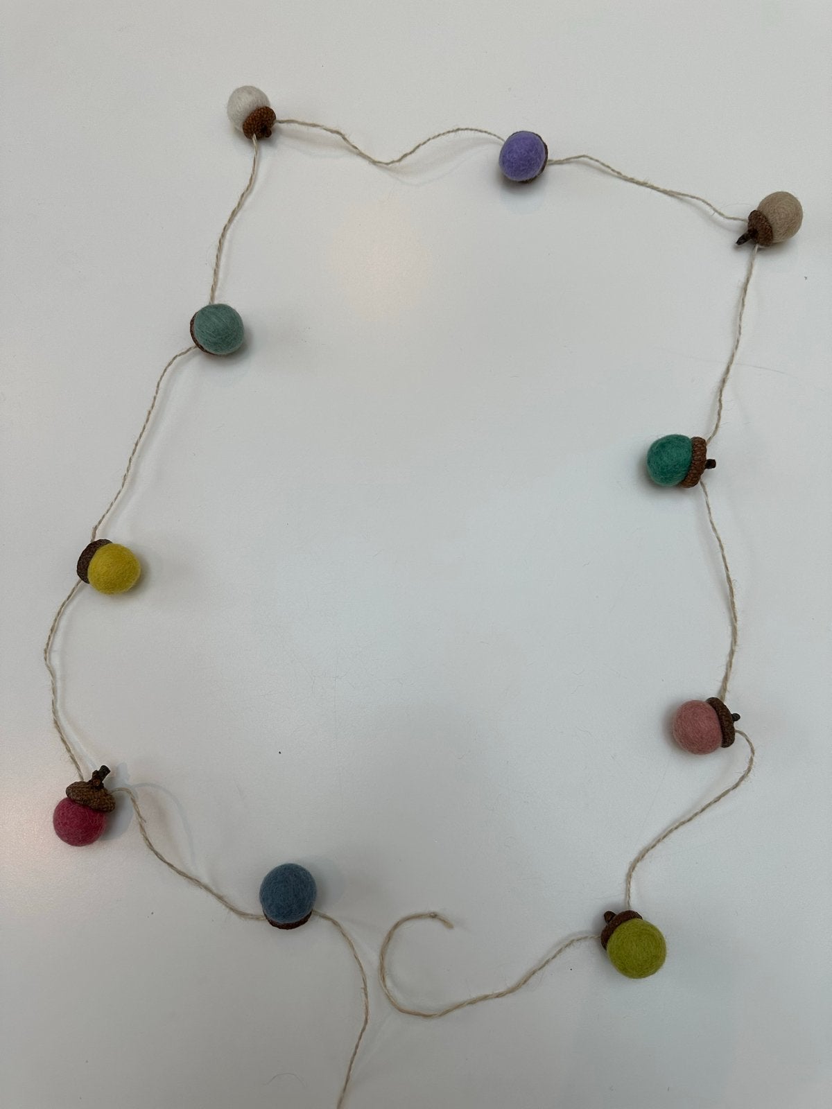 Decoratieve slinger met gekleurde vilten eikeltjes, Meerkleurig, Overige stijlen, Nieuw, Ophalen of Verzenden