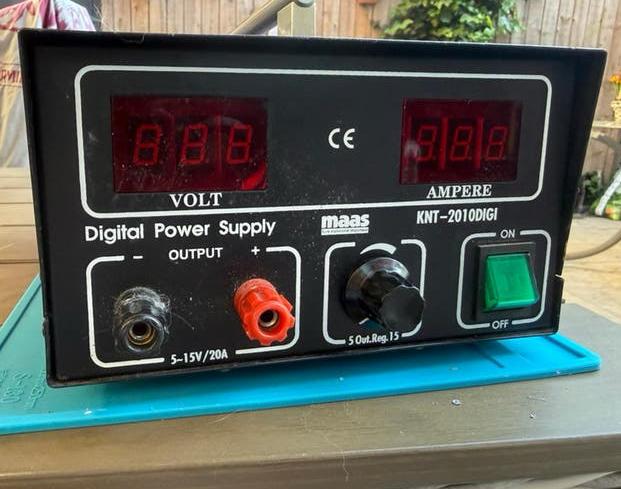 Maas KNT-2010D Digi regelbare gelijkstroomvoeding defect, Ophalen of Verzenden, Zo goed als nieuw, Elektriciteit