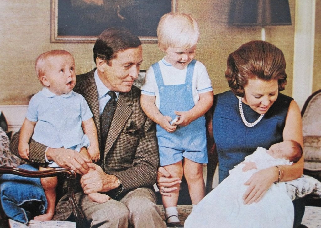 drie keer Koningin Beatrix - Willem-Alexander en Constantijn, Verzamelen, Verzenden, 1960 tot 1980, Ongelopen, Overige thema's