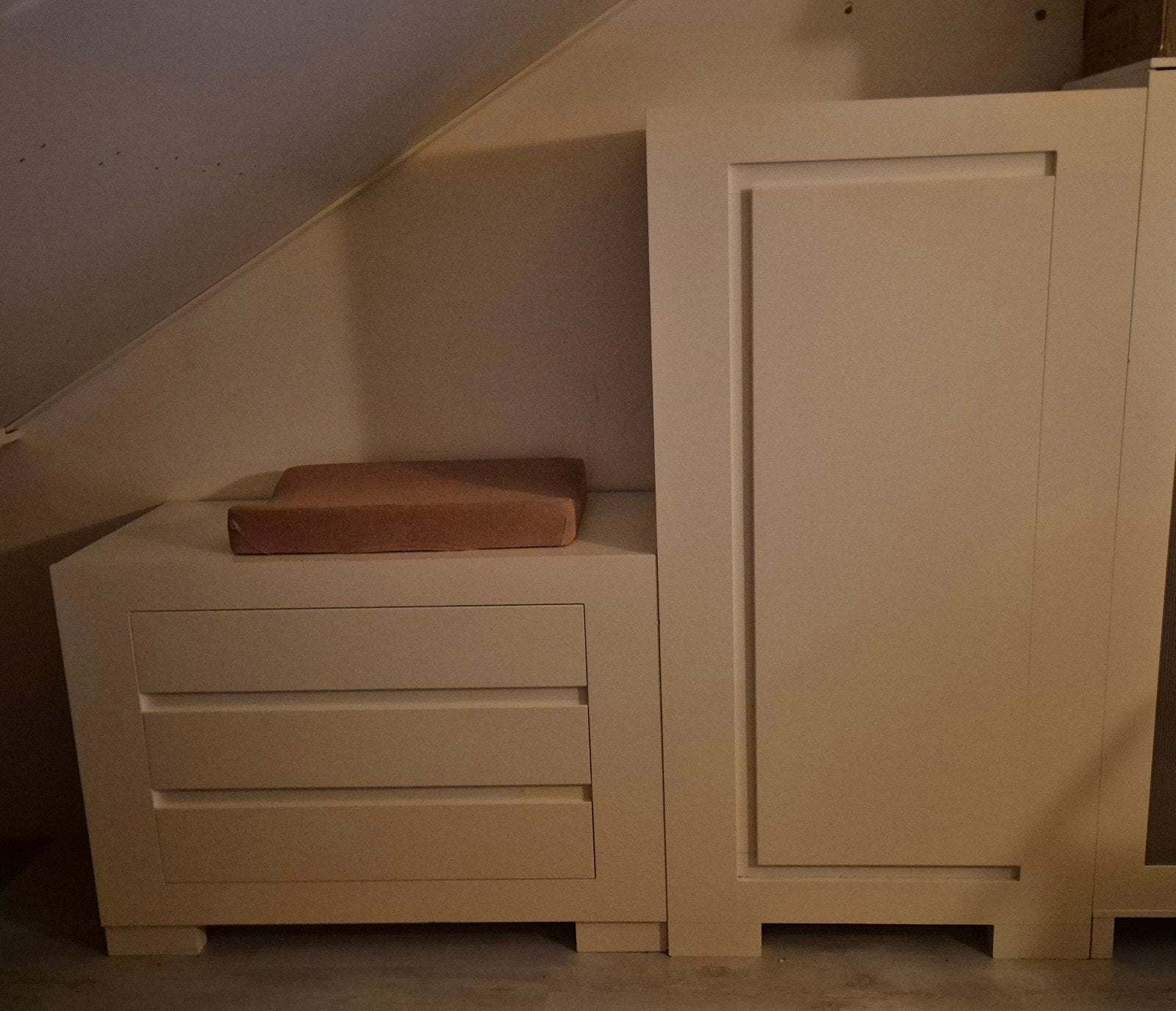 Witte kledingkast en commode, Ophalen, Gebruikt