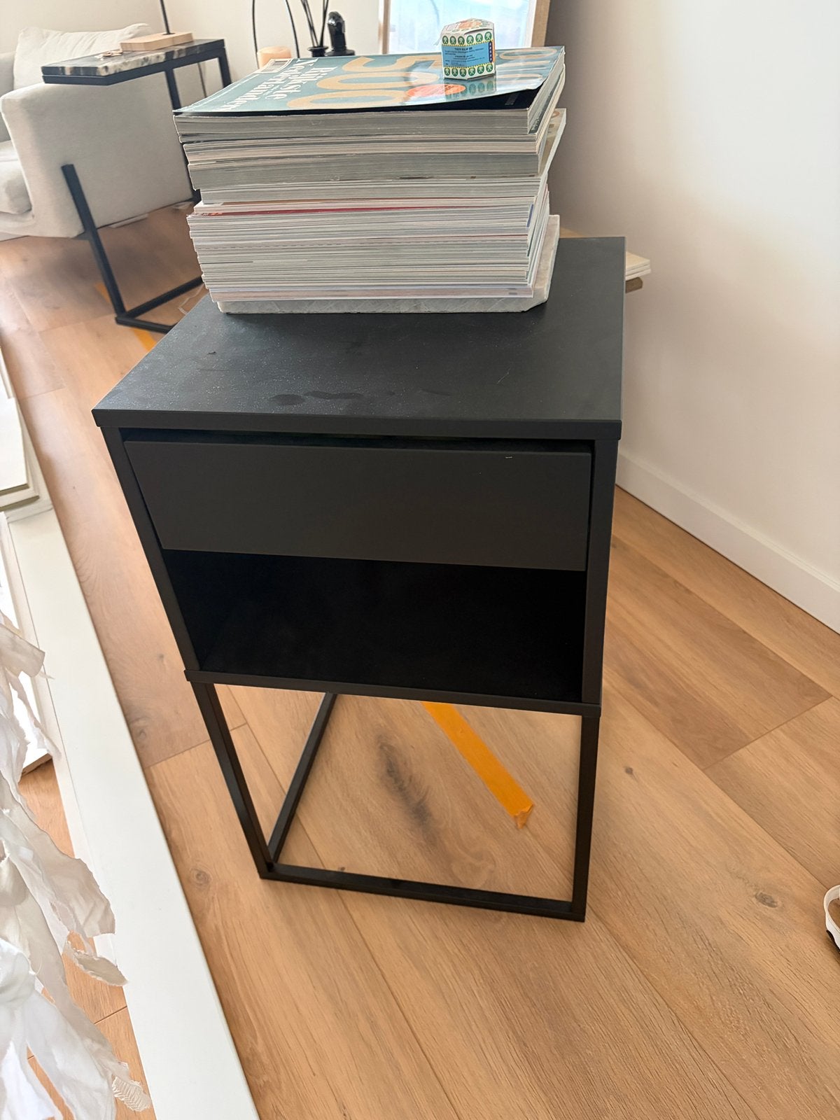 Nachtkastje IKEA Vikhammer, Huis en Inrichting, Slaapkamer | Nachtkastjes, Ophalen, Zo goed als nieuw, Minder dan 45 cm