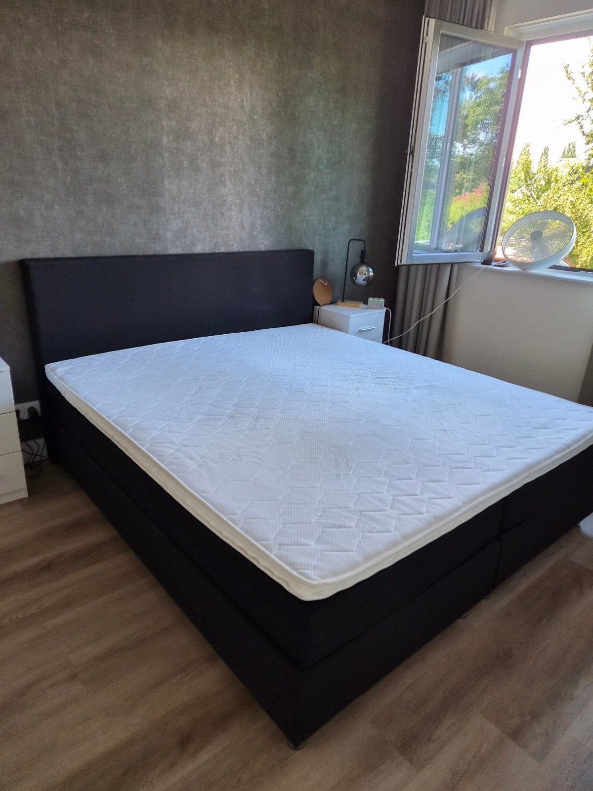 Tweepersoons boxspring 180x200 met matras en topper