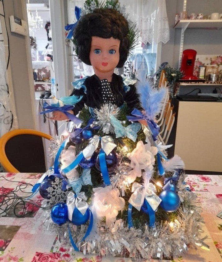Mooie kerst pop geheel compleet met verlichting, Diversen, Ophalen of Verzenden