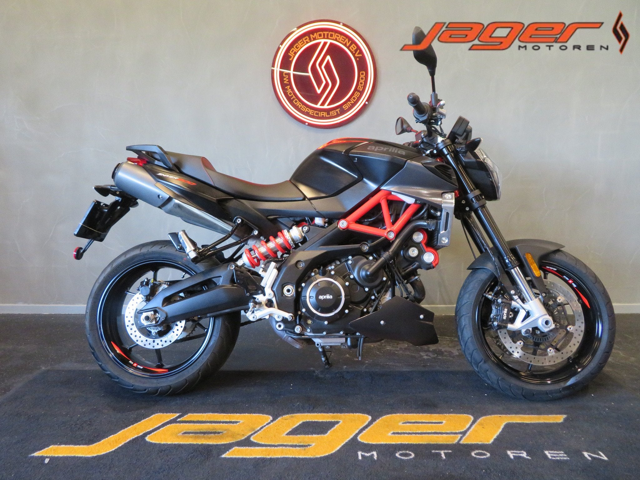 Aprilia SHIVER 900 35KW NIEUWSTAAT! (bj 2022), Motoren, 896 cc, Naked bike, Gebruikt, Bedrijf