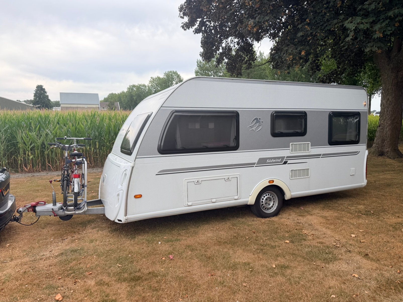 Knaus Sudwind 450 met Dorema voortent en luifel, Rondzit, Frans bed, Schokbreker, Particulier