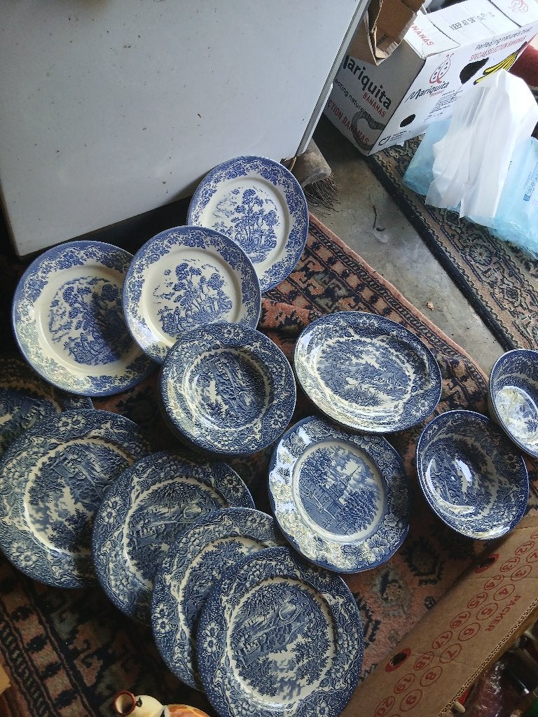 Blauwe borden servies, Ophalen