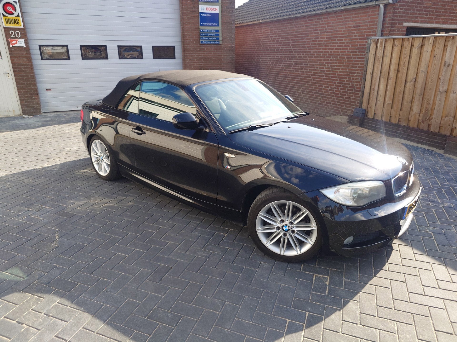 BMW 1-serie Cabrio 118i High Executive, Airco, Cruise, Auto's, Zwart, Cabriolet, 4 stoelen, Leder en Stof