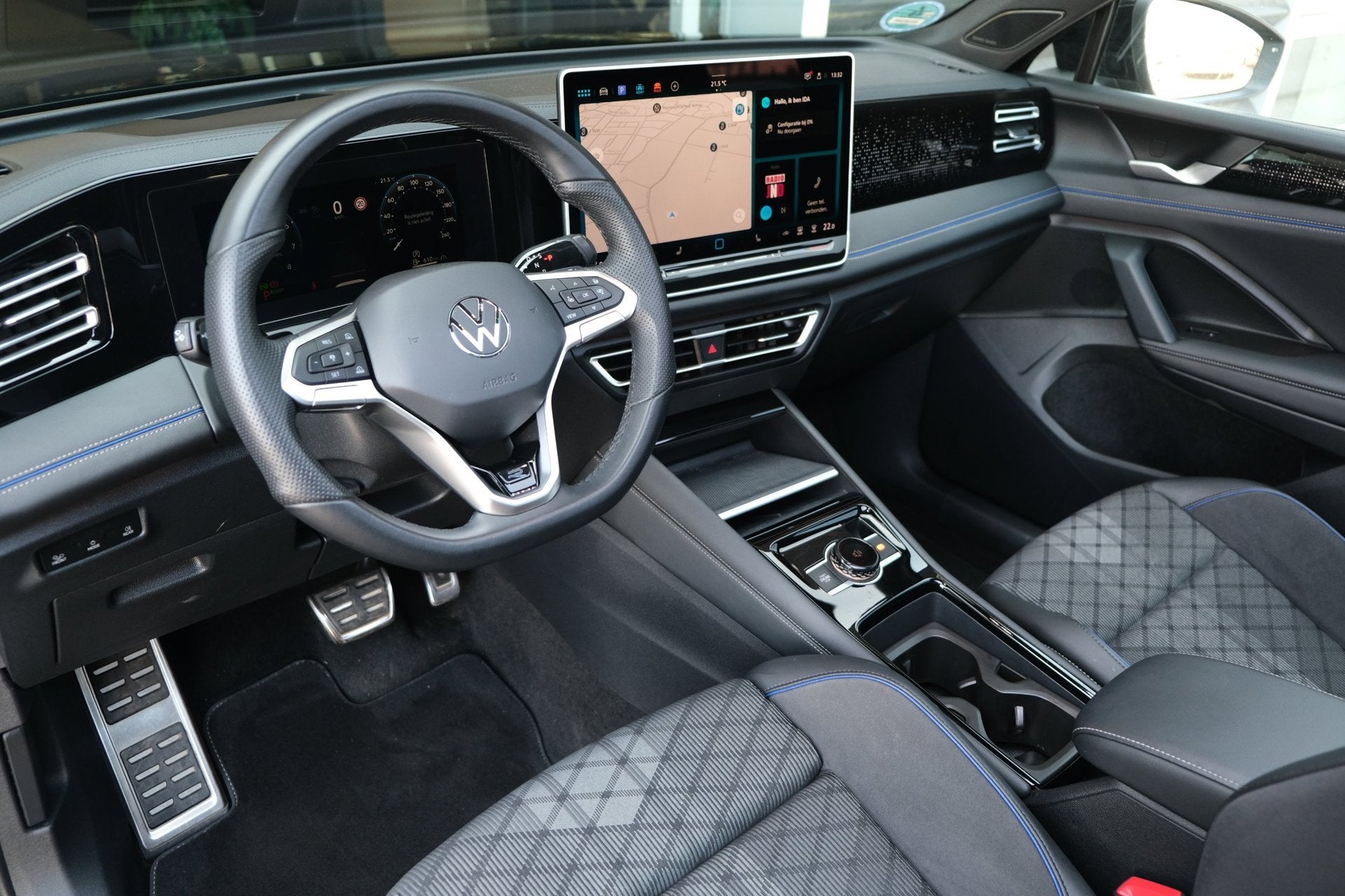 Volkswagen Tiguan 1.5 eTSI 2x R-Line DSG Pano IQ Matrix Trek, 4 cilinders, 150 pk, Zwart, Origineel Nederlands