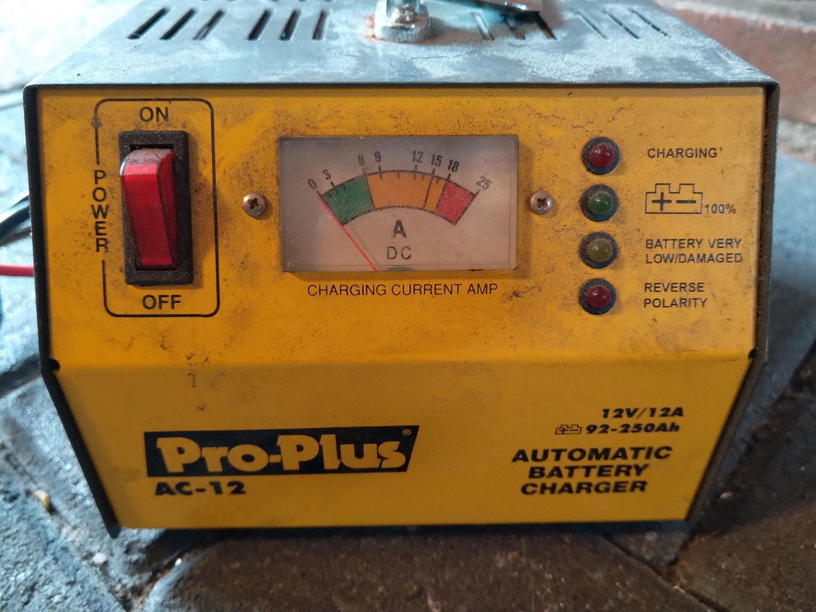 Pro-Plus AC-12 acculader 12V – 12A (92-250Ah), Ophalen of Verzenden, Gebruikt