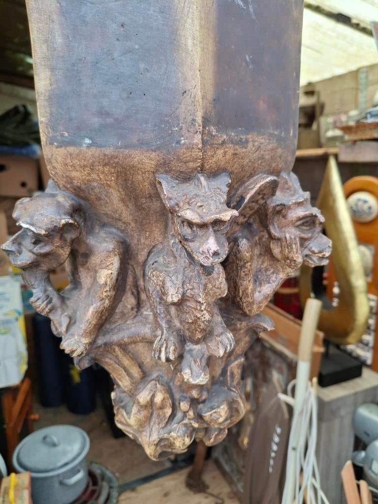 Decoratieve pilaar met waterspuwers, Ophalen