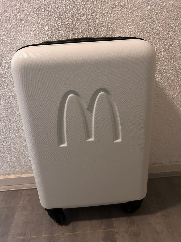 McDonald's Suit Suit Limited Edition Cabin koffer, Sieraden, Tassen en Uiterlijk, Koffers, Wieltjes, Hard kunststof, Nieuw, Minder dan 50 cm