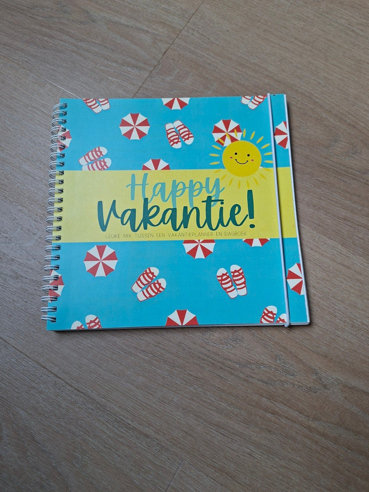 boek 'happy vakantie', Ophalen of Verzenden, Nieuw