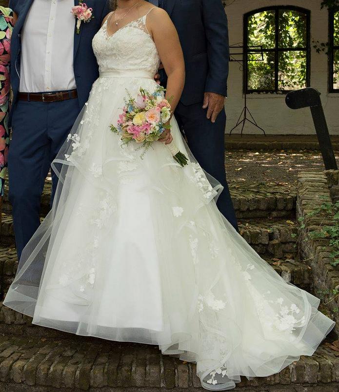 Wedding dress ballgown Ivory Beloved by Casablanca mt 40/42, Ophalen, Zo goed als nieuw, Wit, Trouwjurk