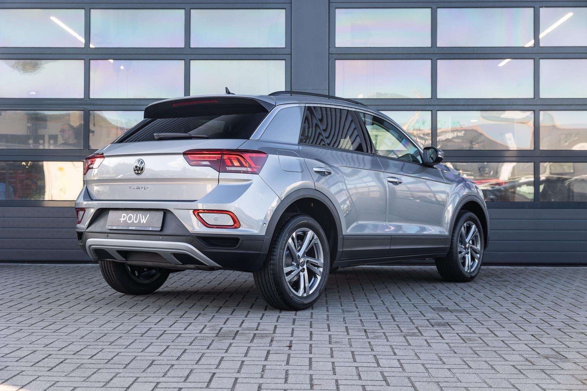 Volkswagen T-Roc 1.5 TSI 150pk DSG Life Edition | Trekhaak A, Auto's, Volkswagen, Stof, 1498 cc, 4 cilinders, Origineel Nederlands