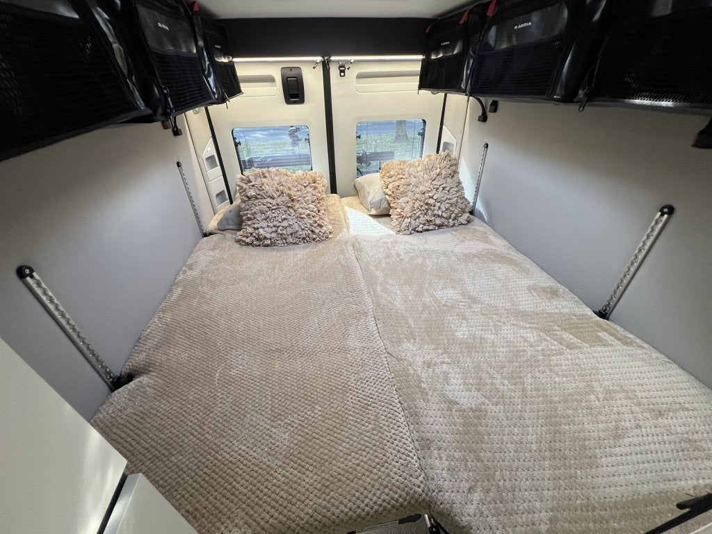 Adria Twin 640 SG SPORTS 9T AUTOMAAT ENKELE BEDDEN+HEFDAK, Caravans en Kamperen, Automaat, Buscamper of Camperbus, Fiat, 6 tot 7 meter