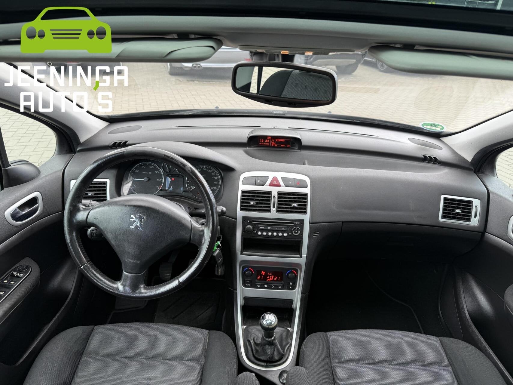 Peugeot 307 SW 2.0-16V Pack|Pano|Trekhaak|Clima, Auto's, Gebruikt, Zwart, 4 cilinders, 7 stoelen
