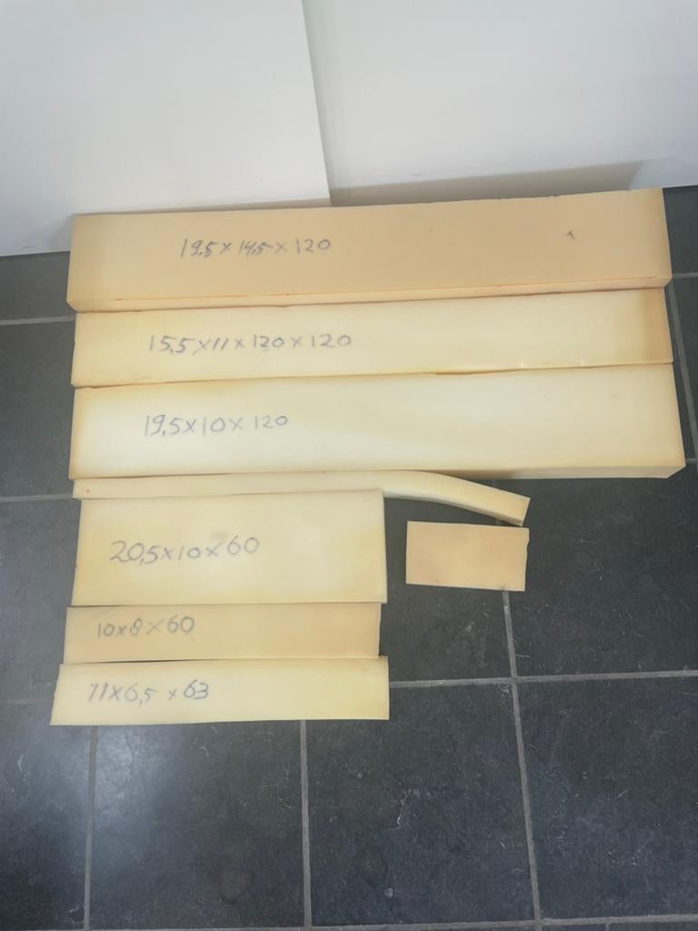 Gratis Stukken schuimrubber of kussen vulling, Huis en Inrichting, Woonaccessoires | Kussens, Ophalen, Zo goed als nieuw
