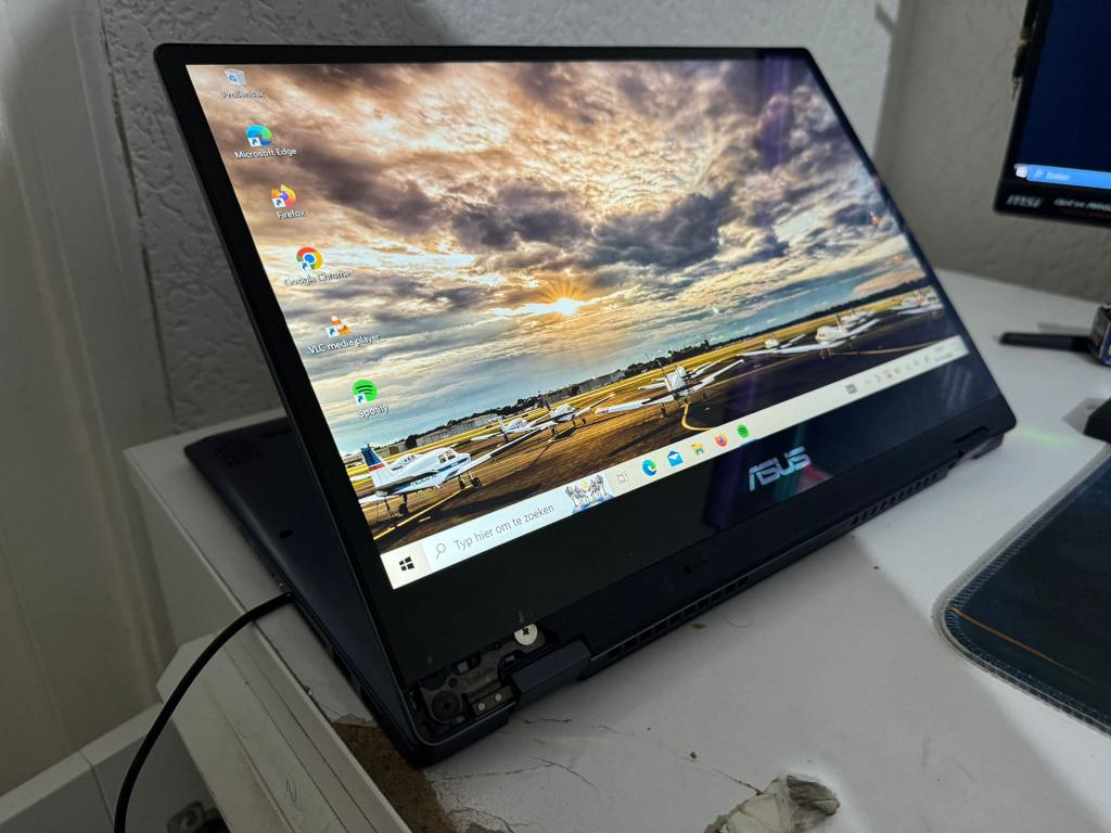 Asus TP412 U | Core i5 | 4G | Geen SSD/OS (Defect), Computers en Software, Windows Laptops, Niet werkend, 14 inch, SSD, Minder dan 2 Ghz
